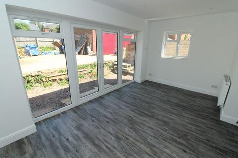 2 Cedars Way, Newport Pagnell, MK16 0DP