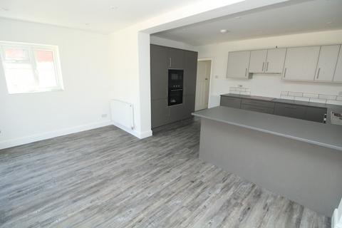 2 Cedars Way, Newport Pagnell, MK16 0DP