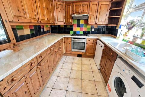 3 bedroom terraced house for sale, Newteswell Drive, Waltham Abbey