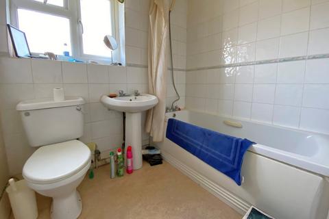 Flat 3, 14 Archery Square, Walmer, Deal, CT14 7HP