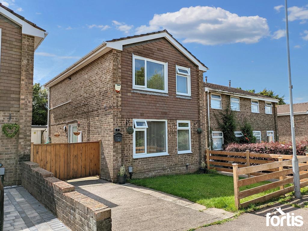 Runcorn Close, Cardiff, 3 bed detached house for sale £300,000