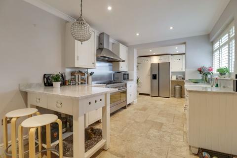 2 Holroyd Road, Claygate, Esher, KT10 0LG