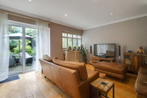 2 Holroyd Road, Claygate, Esher, KT10 0LG