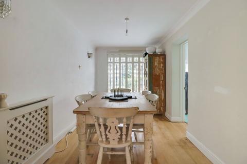 2 Holroyd Road, Claygate, Esher, KT10 0LG