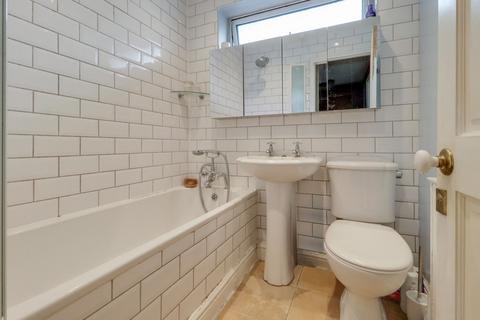 2 Holroyd Road, Claygate, Esher, KT10 0LG