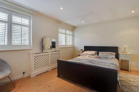 2 Holroyd Road, Claygate, Esher, KT10 0LG