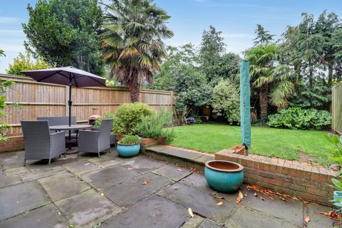 2 Holroyd Road, Claygate, Esher, KT10 0LG