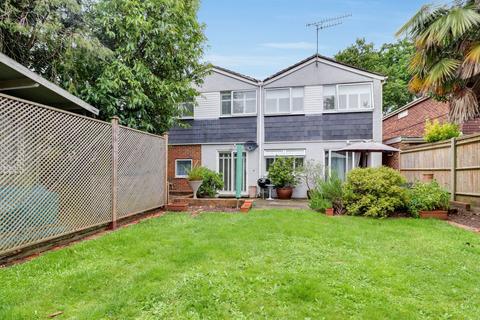2 Holroyd Road, Claygate, Esher, KT10 0LG