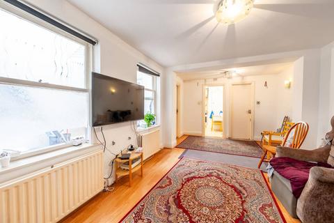 1 bedroom flat for sale, Westbourne Terrace, Lancaster Gate, London, W2