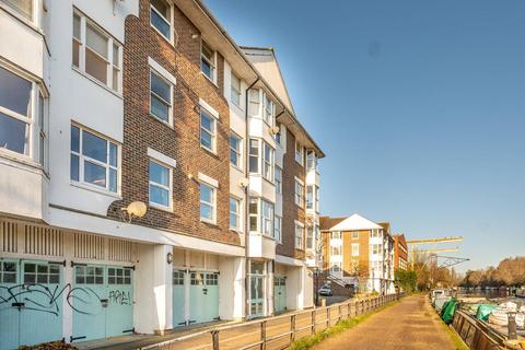 1 bedroom flat for sale, Watermint Quay, Stoke Newington, London, N16