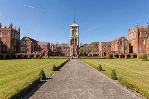 2 bedroom flat to rent, Royal Connaught Park, Bushey