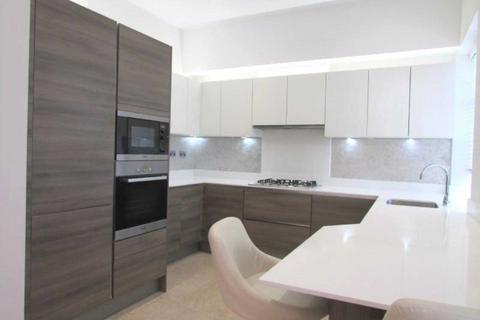 2 bedroom flat to rent, Royal Connaught Park, Bushey