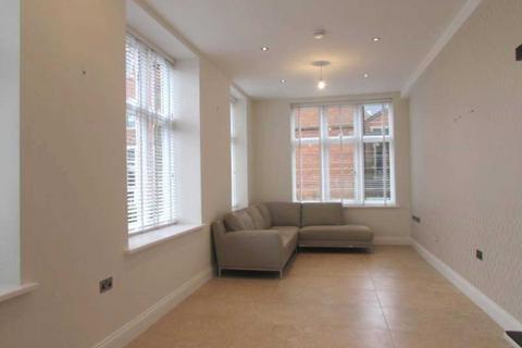 2 bedroom flat to rent, Royal Connaught Park, Bushey