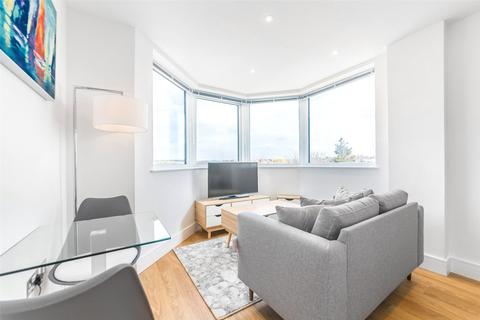 Studio to rent, Papermill House, Romford RM1