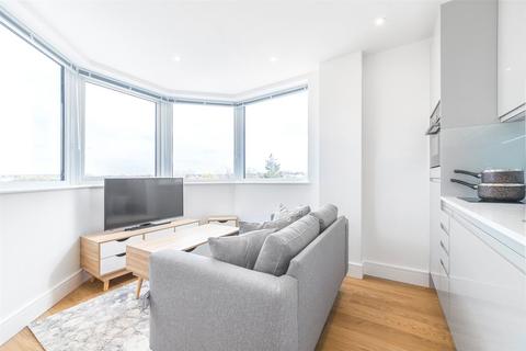 Studio to rent, Papermill House, Romford RM1