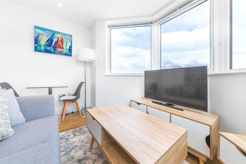 Studio to rent, Papermill House, Romford RM1