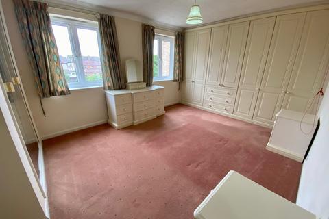 1 bedroom flat for sale, Cranley Gardens, Wallington