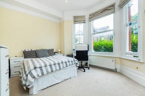 4 bedroom maisonette to rent, Schubert Road, East Putney, SW15