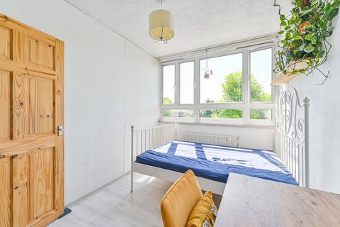 3 bedroom flat to rent, Pelican Estate, Peckham, London, SE15