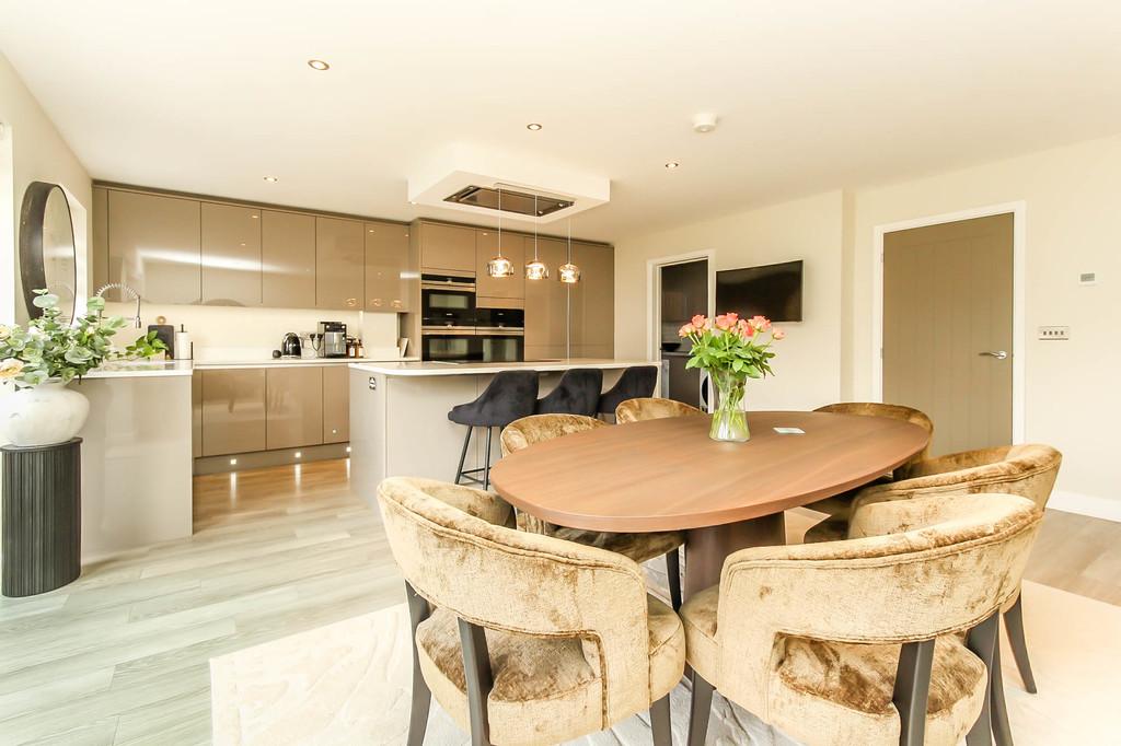 Kitchen/Dining Area
