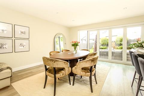 2 Cleavers View, Earls Barton, Northampton, NN6 0FR