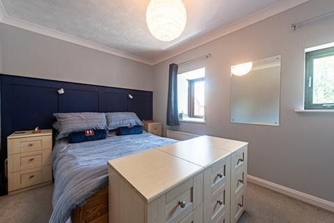 2 Bluehaven Walk, Hook, RG27 9SX