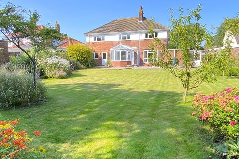 4 bedroom detached house for sale, Church Close, Cromer NR27