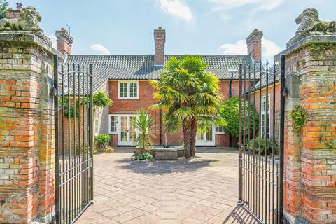 5 bedroom detached house for sale, Norwich