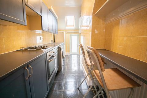2 bedroom apartment to rent, Cathedral Road, Pontcanna, Cardiff