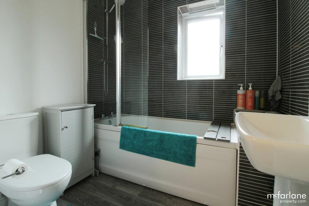 D97e1fa6-Family 20 Bathroom