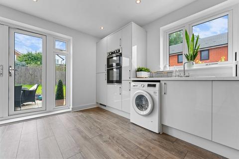 3 bedroom semi-detached house to rent, Clos Y Gadwyn, Cardiff
