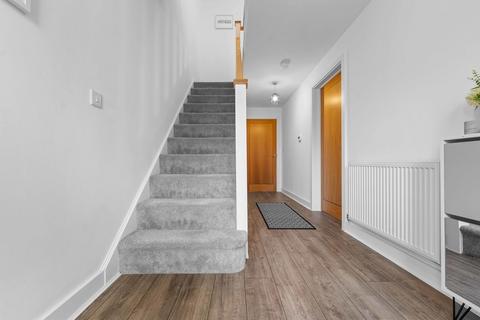 3 bedroom semi-detached house to rent, Clos Y Gadwyn, Cardiff