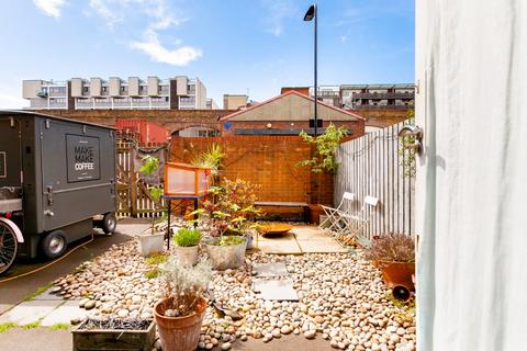 2 bedroom terraced house to rent, Phoenix Close, Haggerston