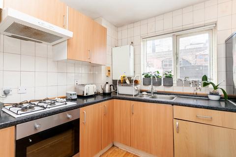 2 bedroom terraced house to rent, Phoenix Close, Haggerston