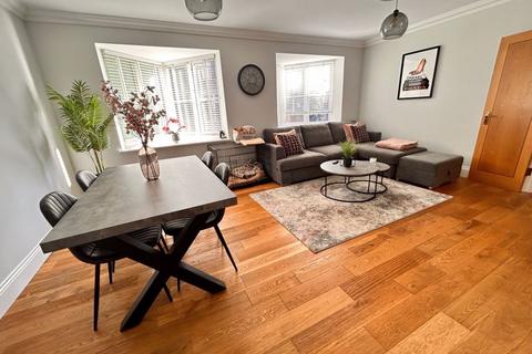 32 Caversham Place, Sutton Coldfield, B73 6HY