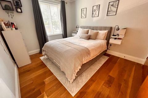 32 Caversham Place, Sutton Coldfield, B73 6HY
