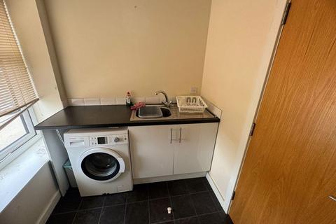1 bedroom flat to rent, Bradford Road, Huddersfield