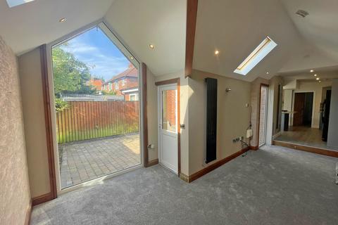 4 bedroom semi-detached house for sale, Newlands Park Crescent, Scarborough YO12