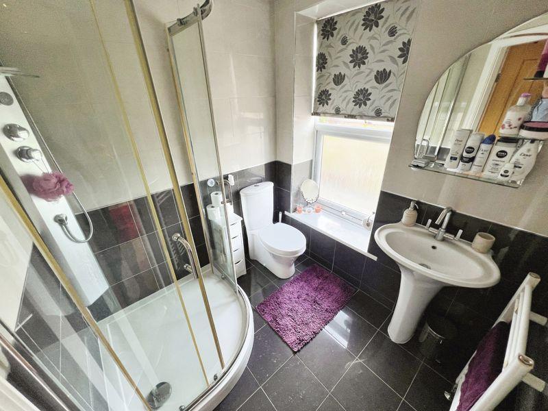 En suite to master
