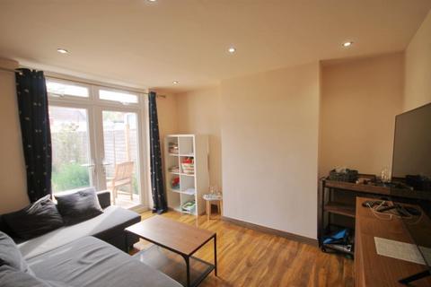 2 bedroom apartment for sale, Ruislip Close, Greenford