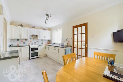 3 bedroom detached house for sale, Norwich Road, Strumpshaw, Norwich