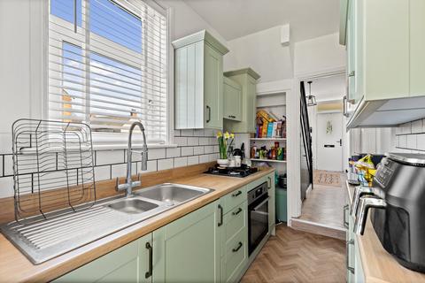 14 Dawson Road, Folkestone, CT19 5RS
