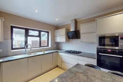 4 bedroom semi-detached house for sale, Buckhurst Avenue, Carshalton SM5