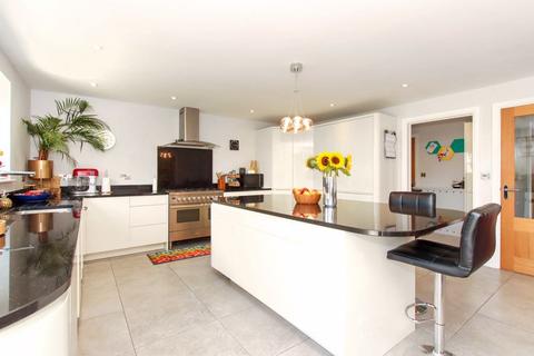 4 bedroom detached house for sale, Lower road, Stoke Mandeville