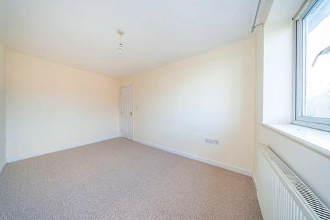 3 bedroom townhouse to rent, Meadowcroft Court, Castlefields, Runcorn, WA7