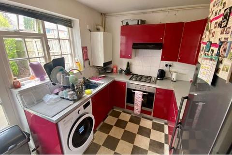 4 bedroom terraced house to rent, Myrtle Grove, Beeston