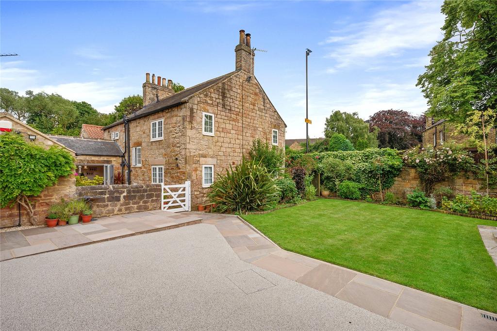 Harewood Road, Collingham, LS22 4 bed house for sale £695,000