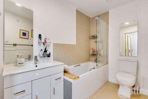 Studio for sale, Limehouse Lodge, Harry Zeital Way, E5