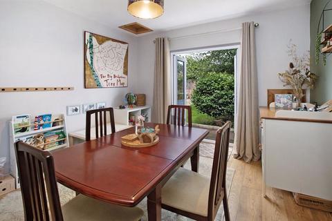 95 Westonfields, Totnes, TQ9 5UA