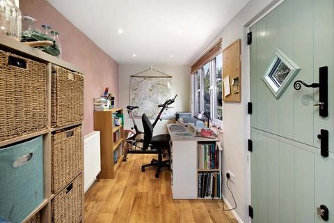 95 Westonfields, Totnes, TQ9 5UA